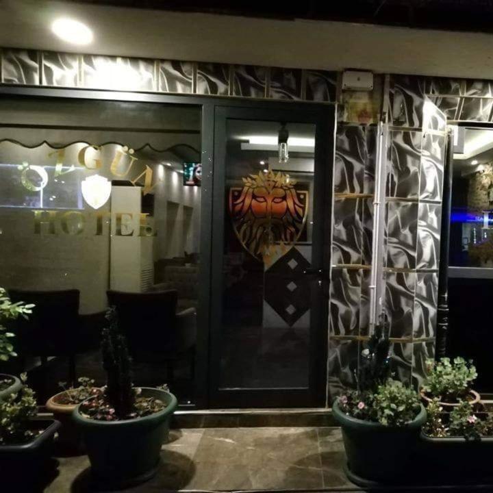 Oezguen